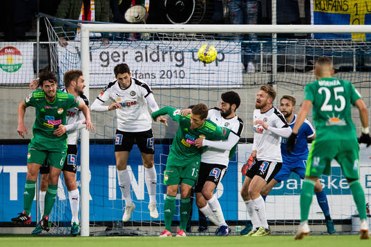 Dalkurds Robin Tranberg nickar in 1-0 för Dalkurd på en