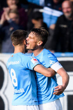 Malmö FFs Markus Rosenberg jublar med Arnór Ingvi Traustason