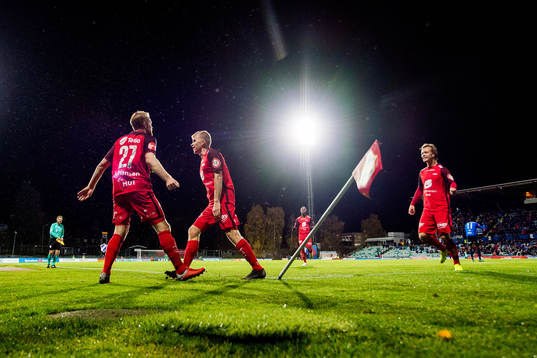 Henrik Kjelsrud Johansen of Brann celebrates after the 1-1 goal with his teammates Taijo Teniste and Fredrik Haugen