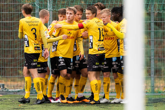 Elfsborgs spelare jublar efter att Kevin Liimatainen (höger i bild) gjort 1-0