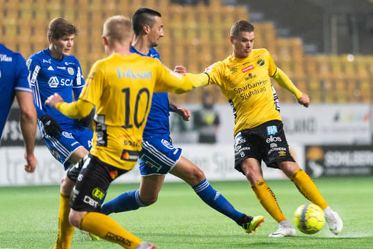 Elfsborgs Samuel Holmén och Sundsvalls Pol Moreno Sanchez