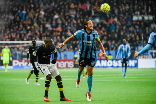 s Henok Goitom och Djurgårdens Jonas Olsson