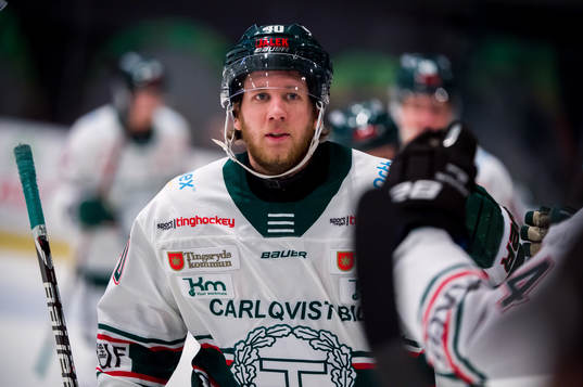 Tingsryds Hampus Melen jublar med lagkamrater