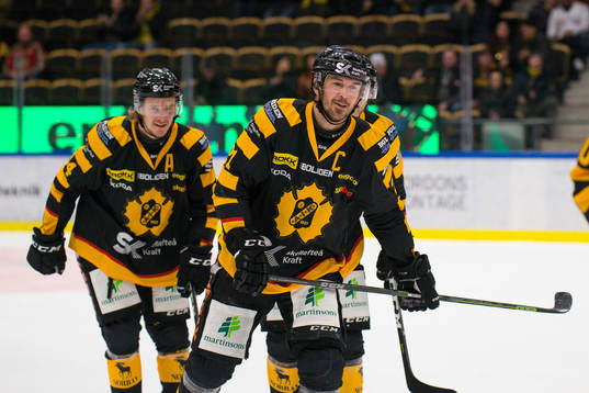 Skellefteås Jimmie Ericsson och Jonathan Pudas jublar