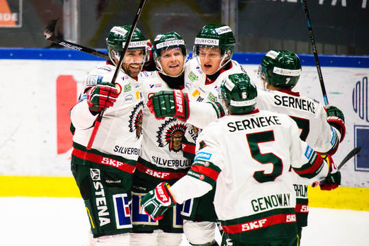 Frölundas Joel Lundqvist jublar med lagkamrater