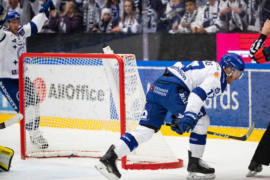 Leksands Jesper Ollas gör 1-0 Leksands Linus Persson jublar