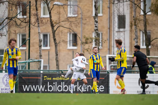 Oskarshamns Sonny Karlsson jublar