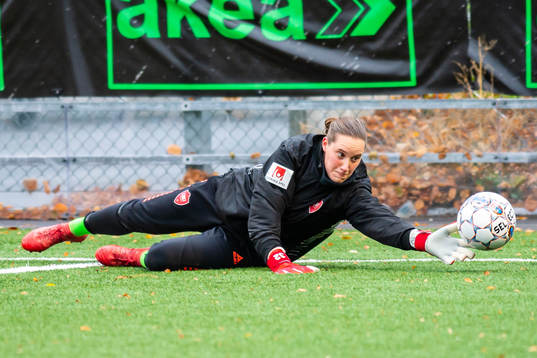 LB07s målvakt Emma Lind
