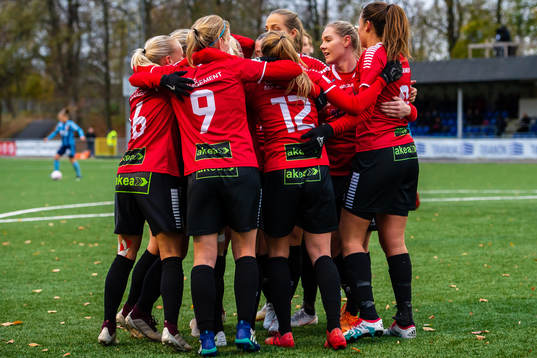 LB07s spelare jublar efter 1-0 målet