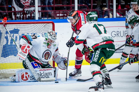 Malmö Redhawks Martin Janohls mot Frölundas målvakt