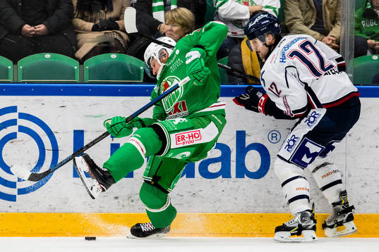 Rögles Ben Youds och Linköpings Sebastian Karlsson