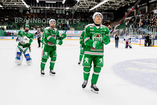 Rögles Jesper Williamsson och Jonas Ahnelöv tackar