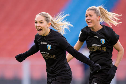 Göteborgs Elin Rubensson jublar ihop med Olivia Schough
