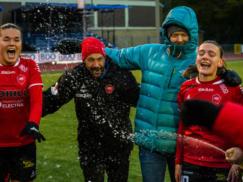 LB07s spelare jublar