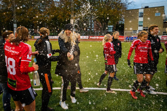 LB07s spelare jublar