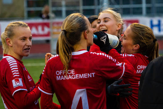 LB07s spelare jublar