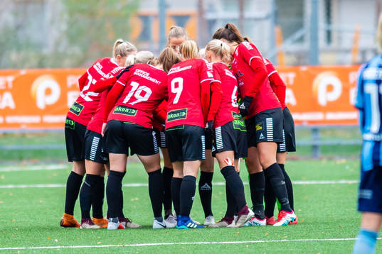 LB07s spelare samlas