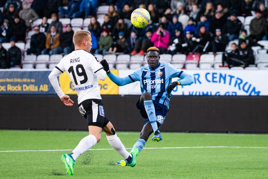 Djurgårdens Aliou Badji och Örebros Sebastian Ring