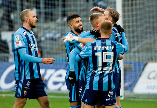 Djurgårdens Niklas Gunnarsson och Nicklas Bärkroth jublar vid 0-1 målet