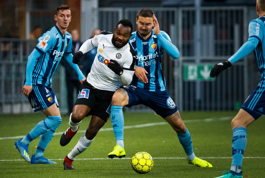 Örebros Michael Junior Omoh och Djurgårdens Erik Johansson