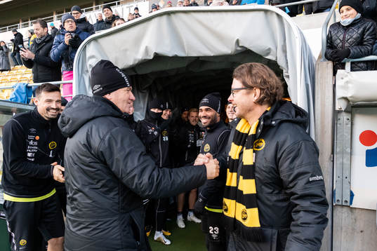 Elfsborgs klubbchef Stefan Andreasson och Elfsborgs A-lag