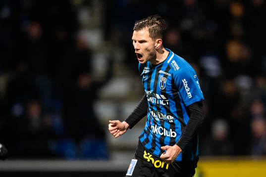 Sirius Robert Åhman Persson jublar efter att Philip Haglund (ej i bild) gjort 1-1-målet