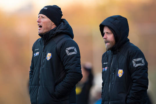 Kungsbackas assisterande tränare Anders Magnusson (v) och