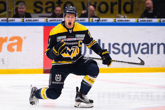 s Simon Önerud jublar