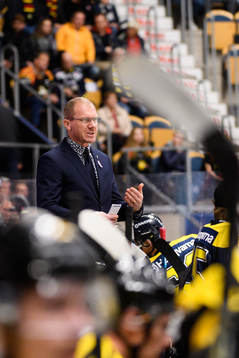 s tränare Johan Lindbom