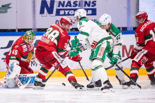 Moras målvakt Isak Wallin och Adam Massuhr och Rögles