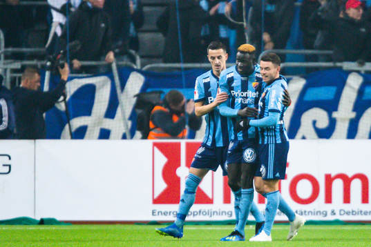 Djurgårdens Aliou Badji jublar med lagkamrater