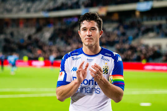 IFK Göteborgs David Boo Wiklander  applåderar supportrar