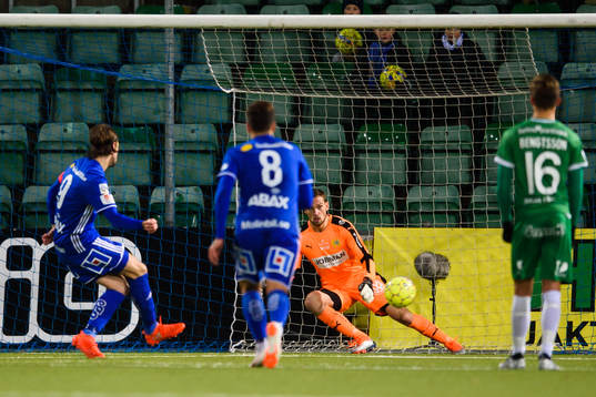 Sundsvalls Linus Hallenius gör 1-3 på straff