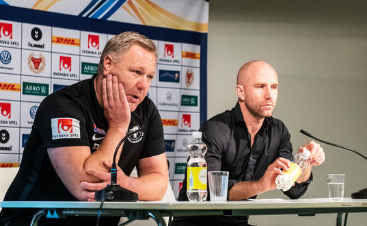 Trelleborgs tränare Patrick Winqvist och Kalmars assisterande tränare Henrik Rydström på presskonferensen 
