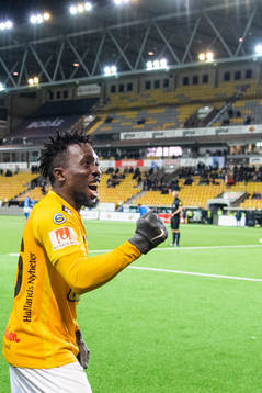 Falkenbergs Chisom Egbuchunam jublar efter att Erik Pärsson (ej i bild) gjort 1-1-målet