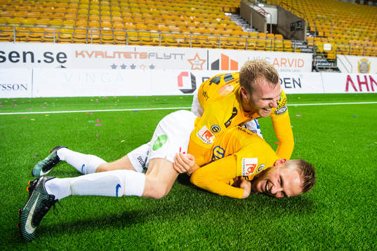 Falkenbergs Per Karlsson och Tobias Englund jublar