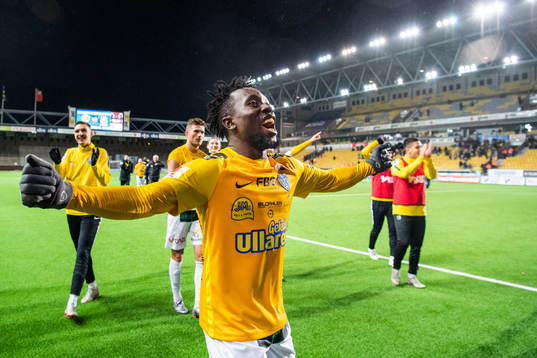 Falkenbergs Chisom Egbuchunam jublar