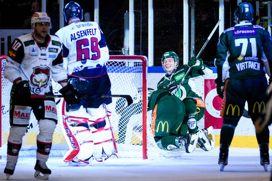 Färjestads Oskar Steen jublar