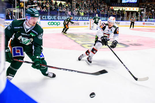 Färjestads Johan Ivarsson och Malmö Redhawks Christoffer