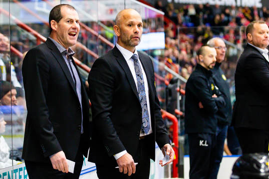 Brynäs assisterande tränare Jan Larsson och tränare