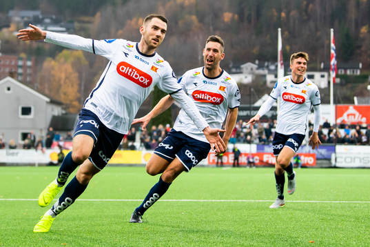 Zymer Bytyqi of Viking celebrates after scoring 1-2