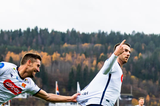 Zymer Bytyqi of Viking celebrates with his teammate Steffen Ernemann of Viking after scoring 1-2