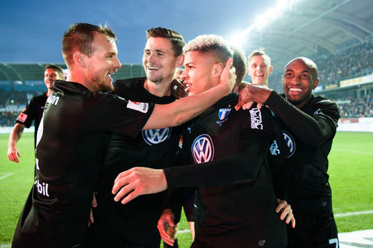 Malmö FFs Eric Larsson, Marcus Antonsson, Romain Gall och Fouad Bachirou jublar efter 0-1