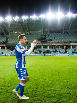 IFK Göteborgs Tobias Hysén går ett varv runt planen med