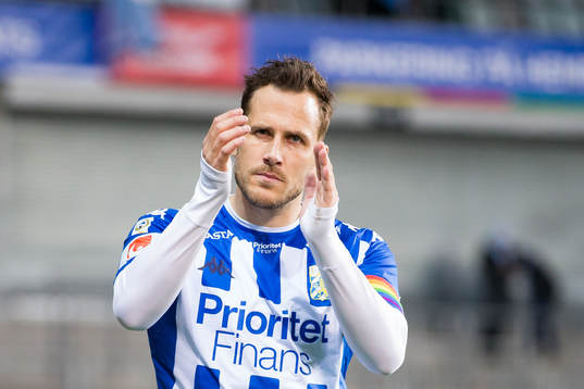 IFK Göteborgs Tobias Hysén går ett varv runt planen med