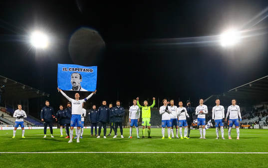 Norrköpings Andreas Johansson med banderoll jublar med