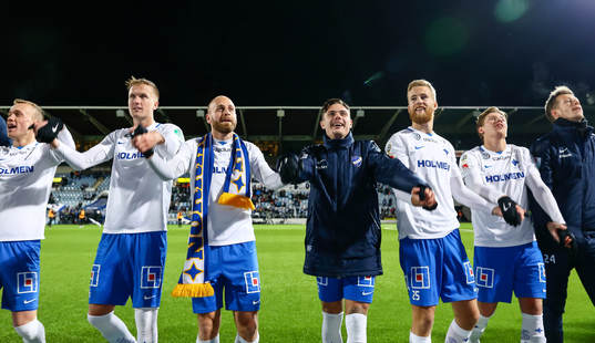 Norrköpings spelare med Kasper Larsen, Daniel Sjölund, David Moberg Karlsson, Filip Dagerstål och Alexander Fransson jublar