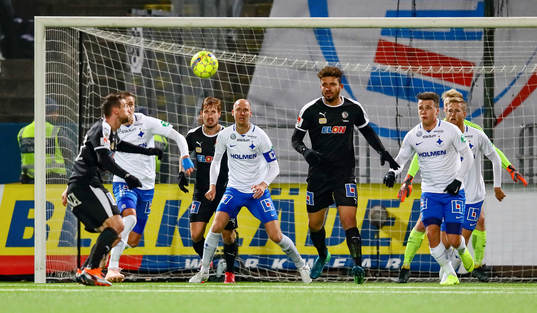 Spel framför Norrköpings  mål med bl.a. Andreas Johansson