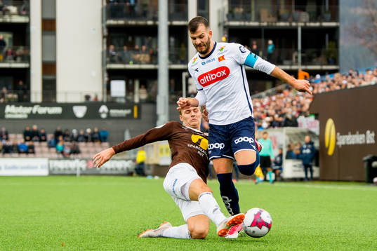 Alexander Betten Hansen of Mjøndalen and Zlatko Tripic of Viking