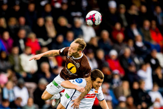 Tonny Brochmann of Mjøndalen and Tommy Høiland of Viking
